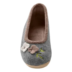 Ballerina's in wolvilt met opgelegde bloem