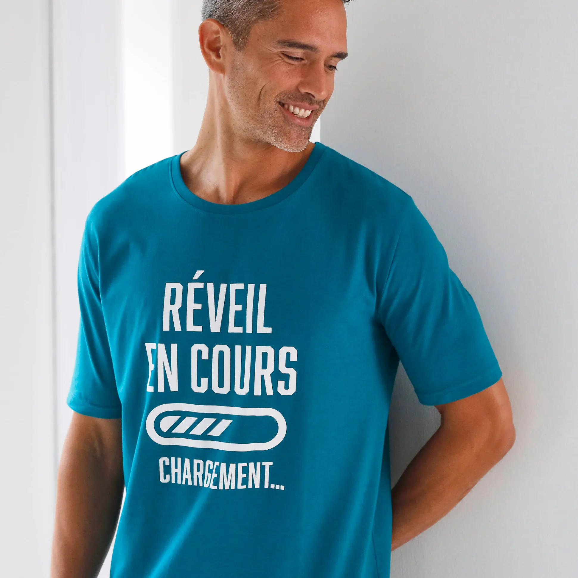 Bedrukt pyjamashirt in maximodel 'réveil en cours'
