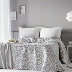 Bedsprei met "Bladeren" jacquardmotief