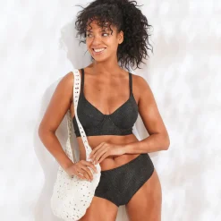 Bikinibeha in korfmodel, Calayo, met beugels