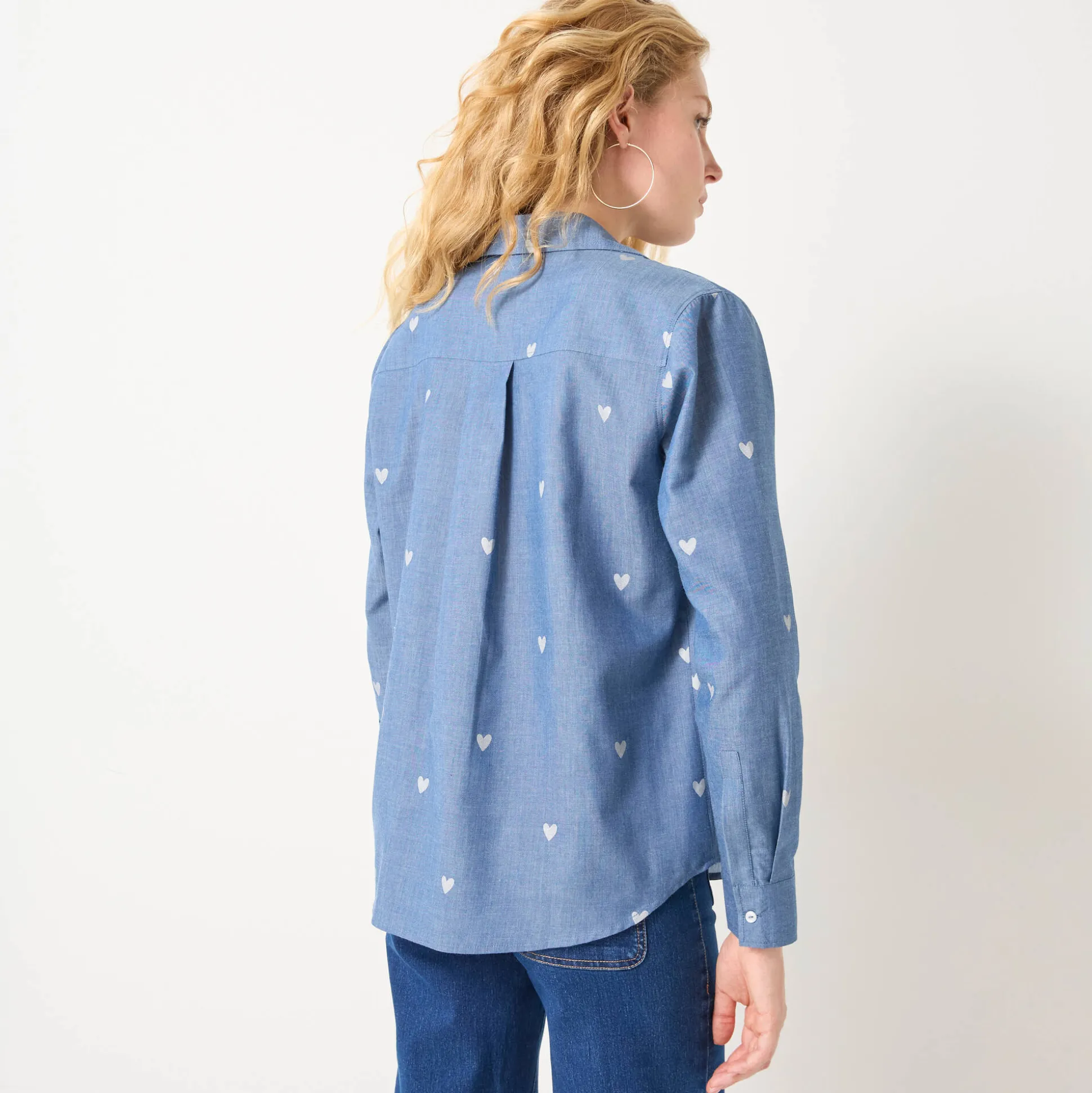 Bloes in chambray met knoopsluiting en hartjesprint