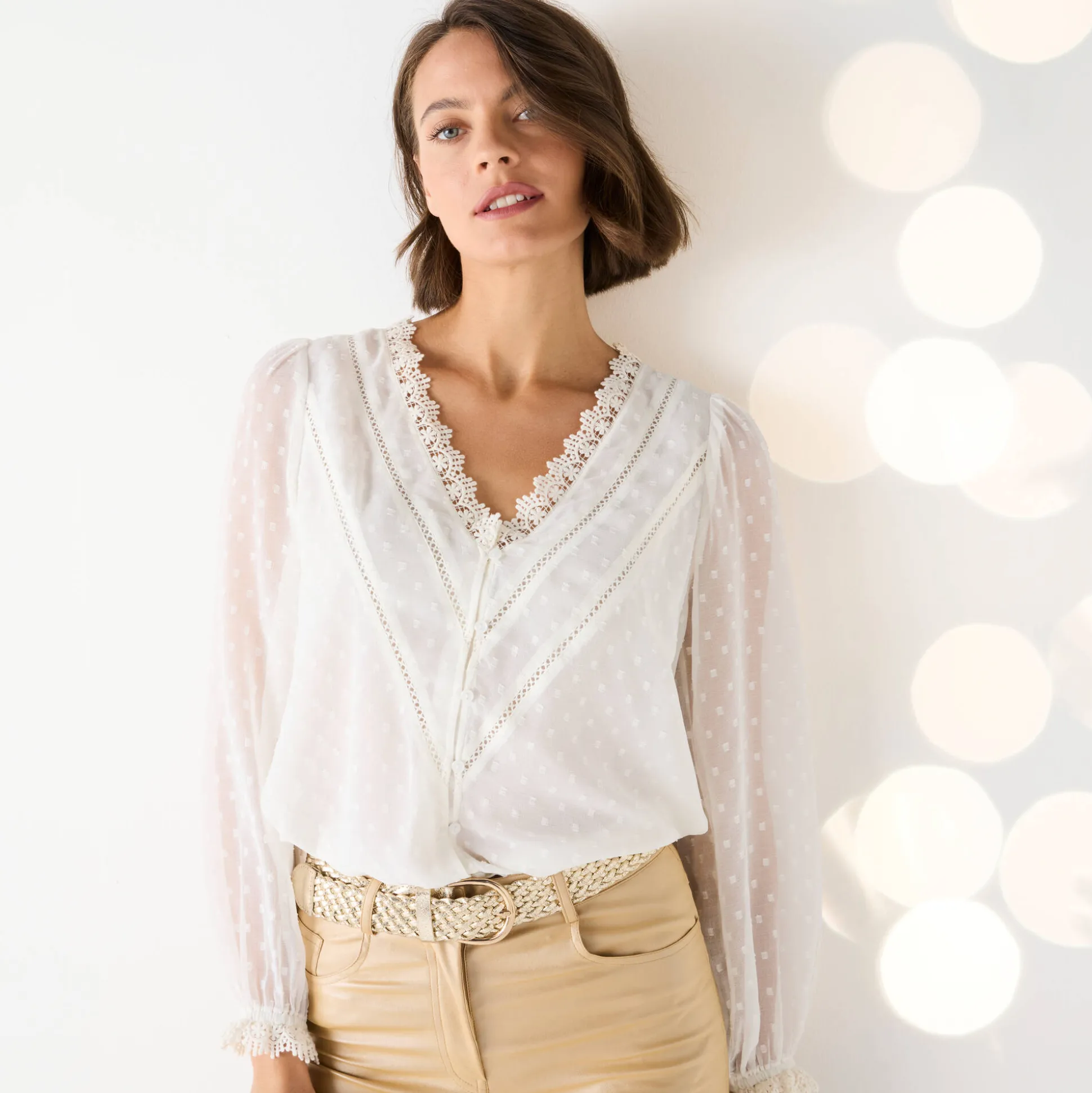 Bloes in plumetisvoile, details in macramé