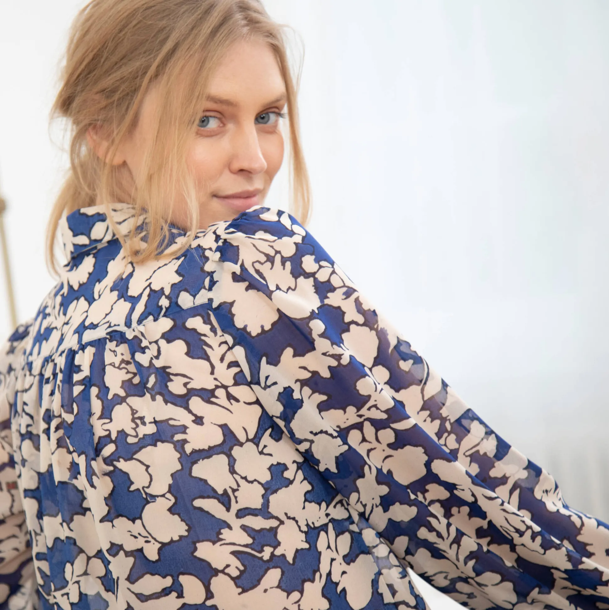 Bloes in voile, bloemenprint