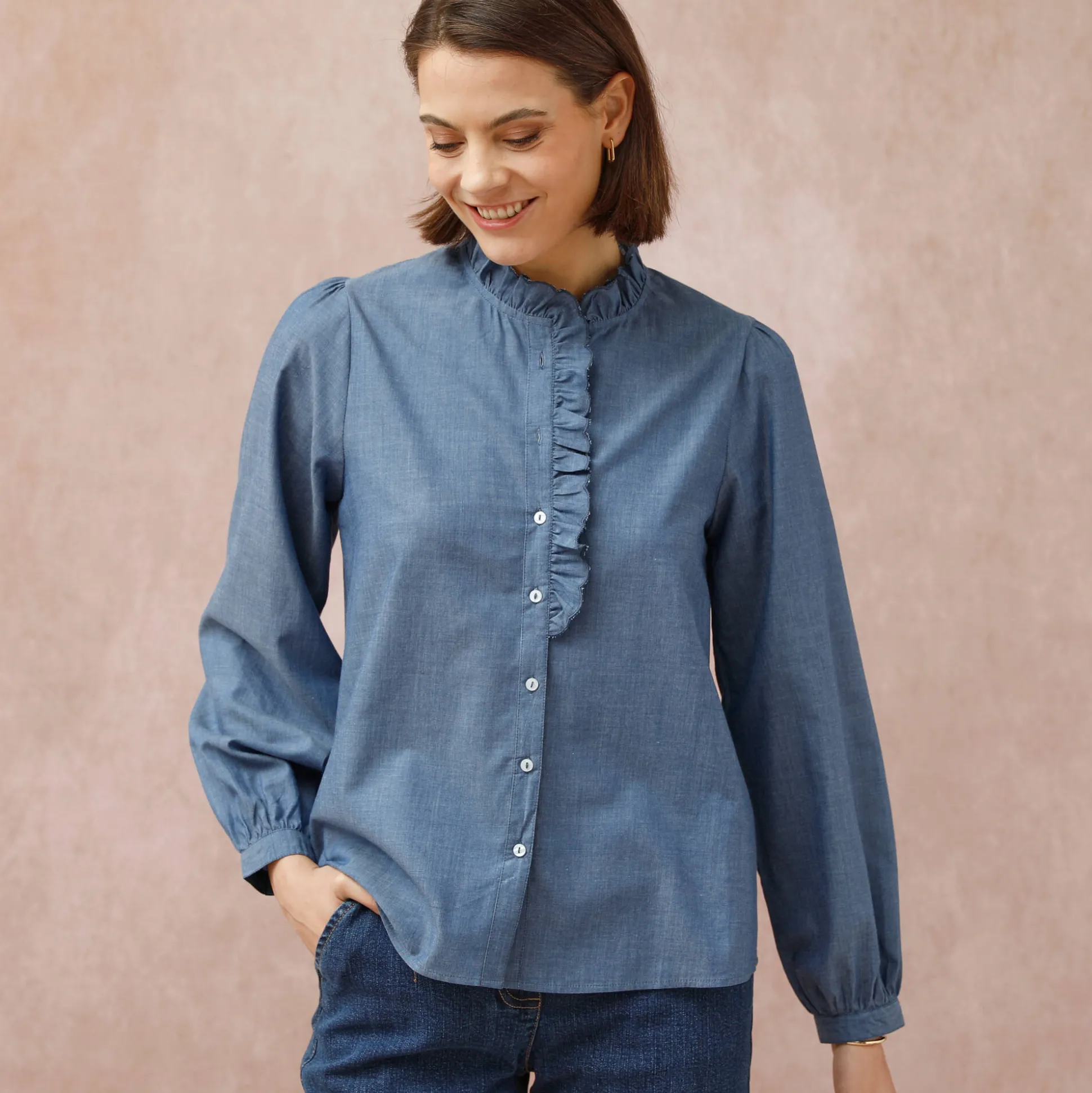 Bloes met fronskraag, chambray