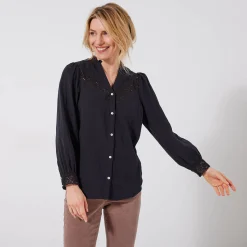 Bloes met knoopsluiting en macramé, katoengaas