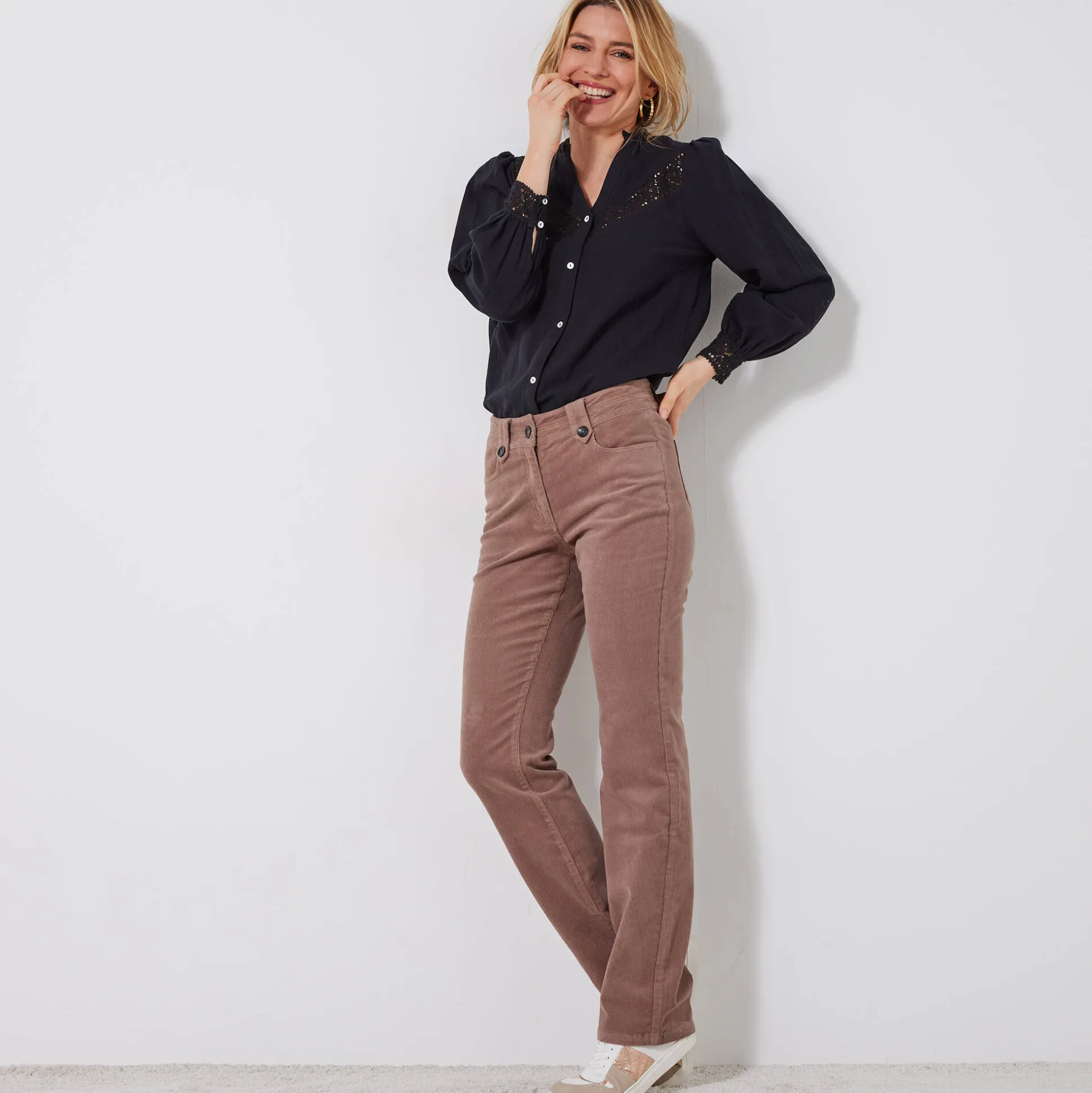 Bloes met knoopsluiting en macramé, katoengaas