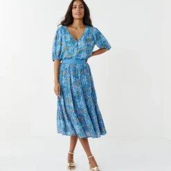 Bloes met knoopsluiting en bloemenprint, crepon