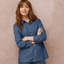 Bloes met knoopsluiting in lichte jeans