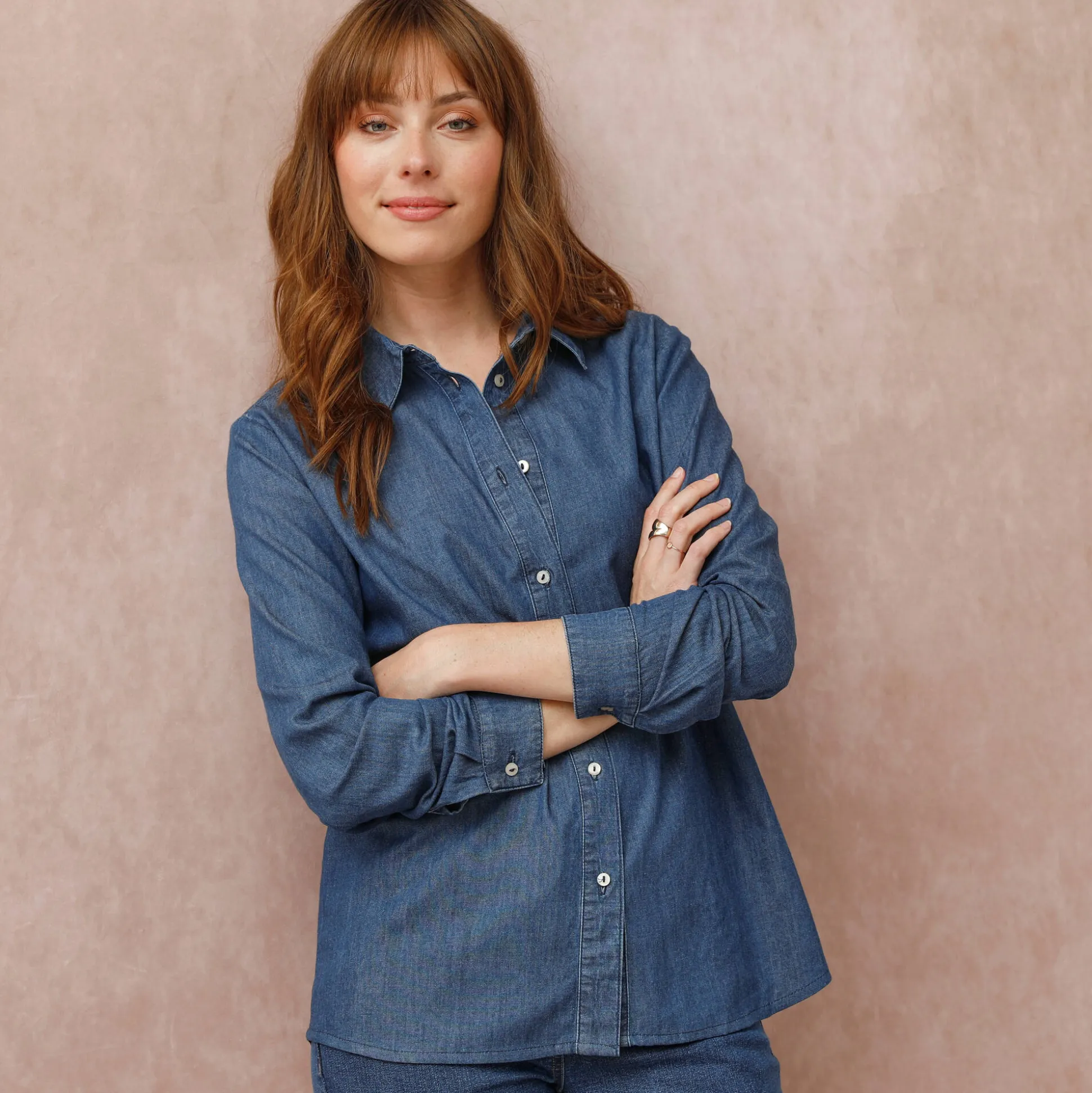 Bloes met knoopsluiting in lichte jeans