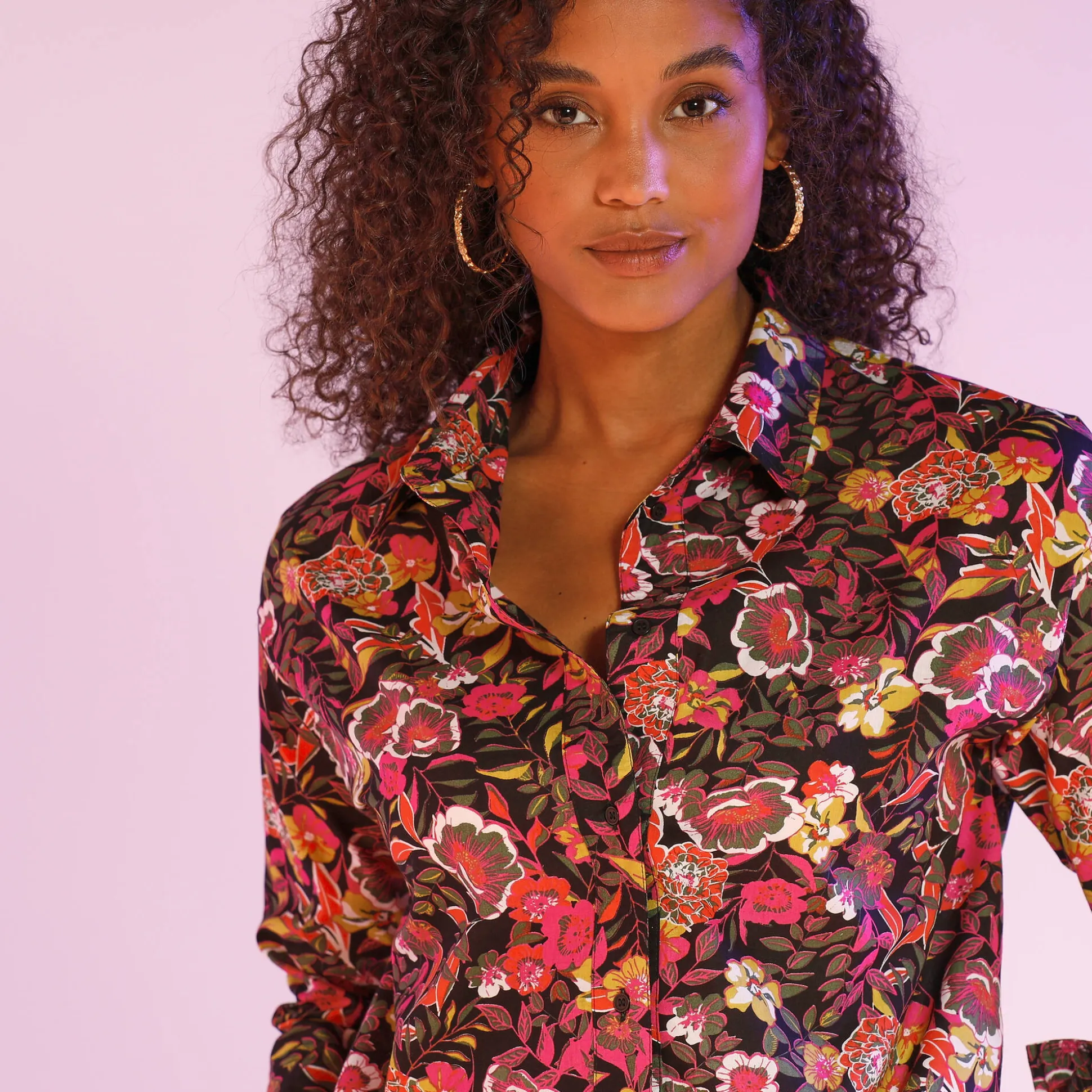 Bloes met knoopsluiting met bloemenprint, gerecycleerd polyester(**)