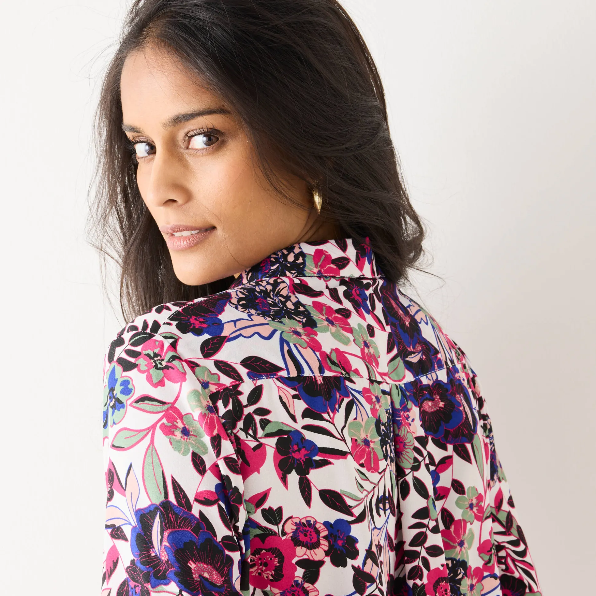 Bloes met knoopsluiting met bloemenprint, gerecycleerd polyester(**)