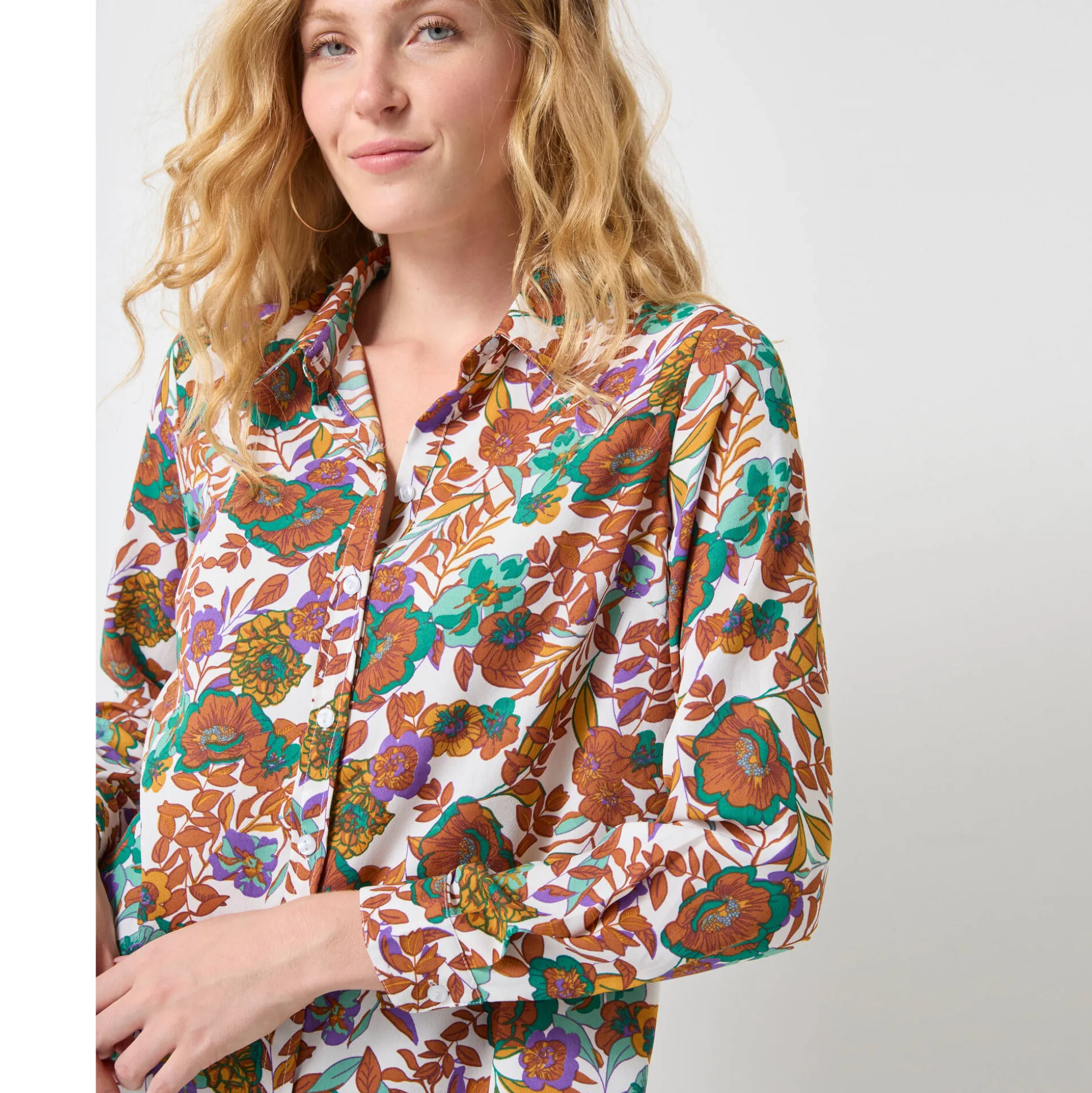 Bloes met knoopsluiting met bloemenprint, gerecycleerd polyester(**)