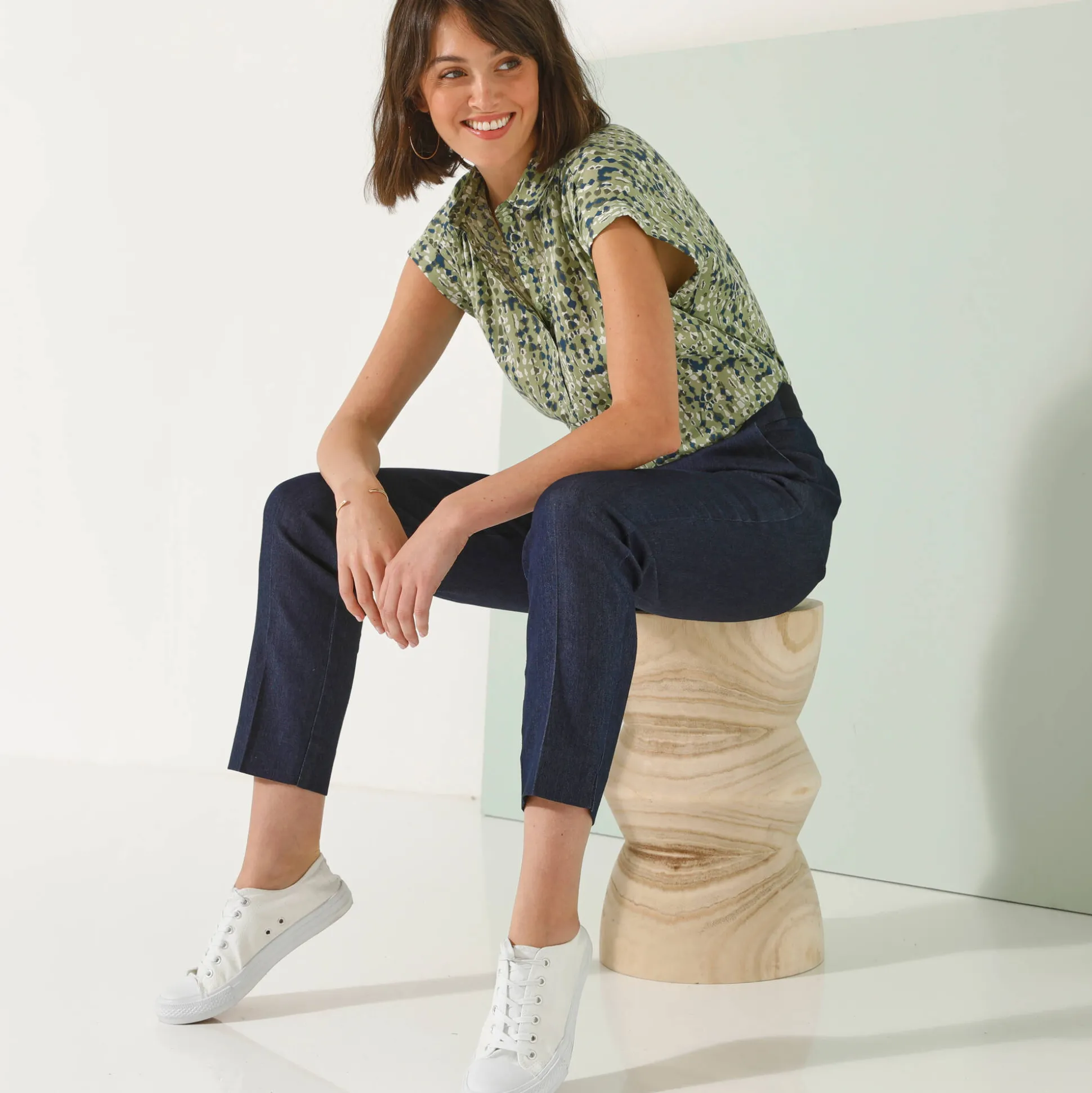 Bloes met korte mouwen en omslag, minimalistische print