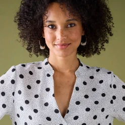 Bloes met stippenprint en Tunesische hals, crêpe