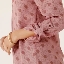 Bloes met stippenprint en Tunesische hals, crêpe