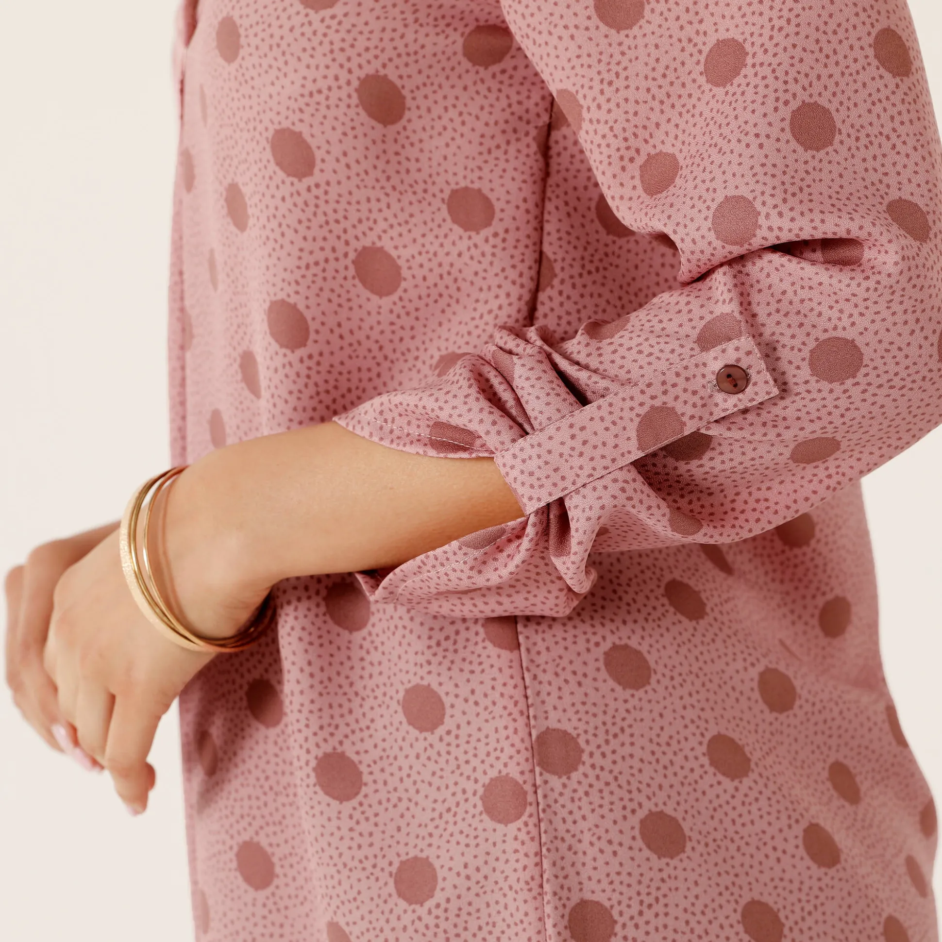 Bloes met stippenprint en Tunesische hals, crêpe