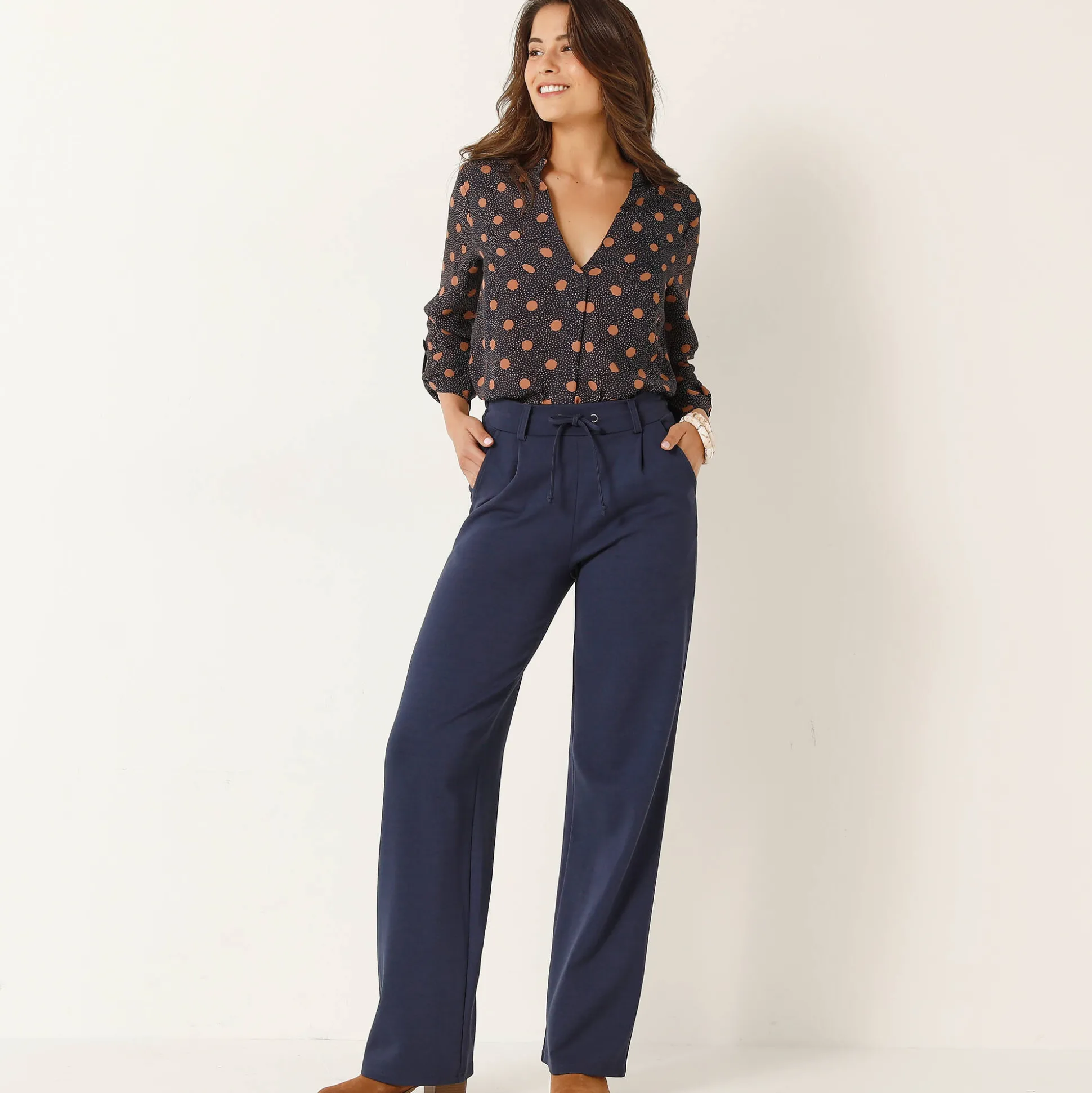 Bloes met stippenprint en Tunesische hals, crêpe