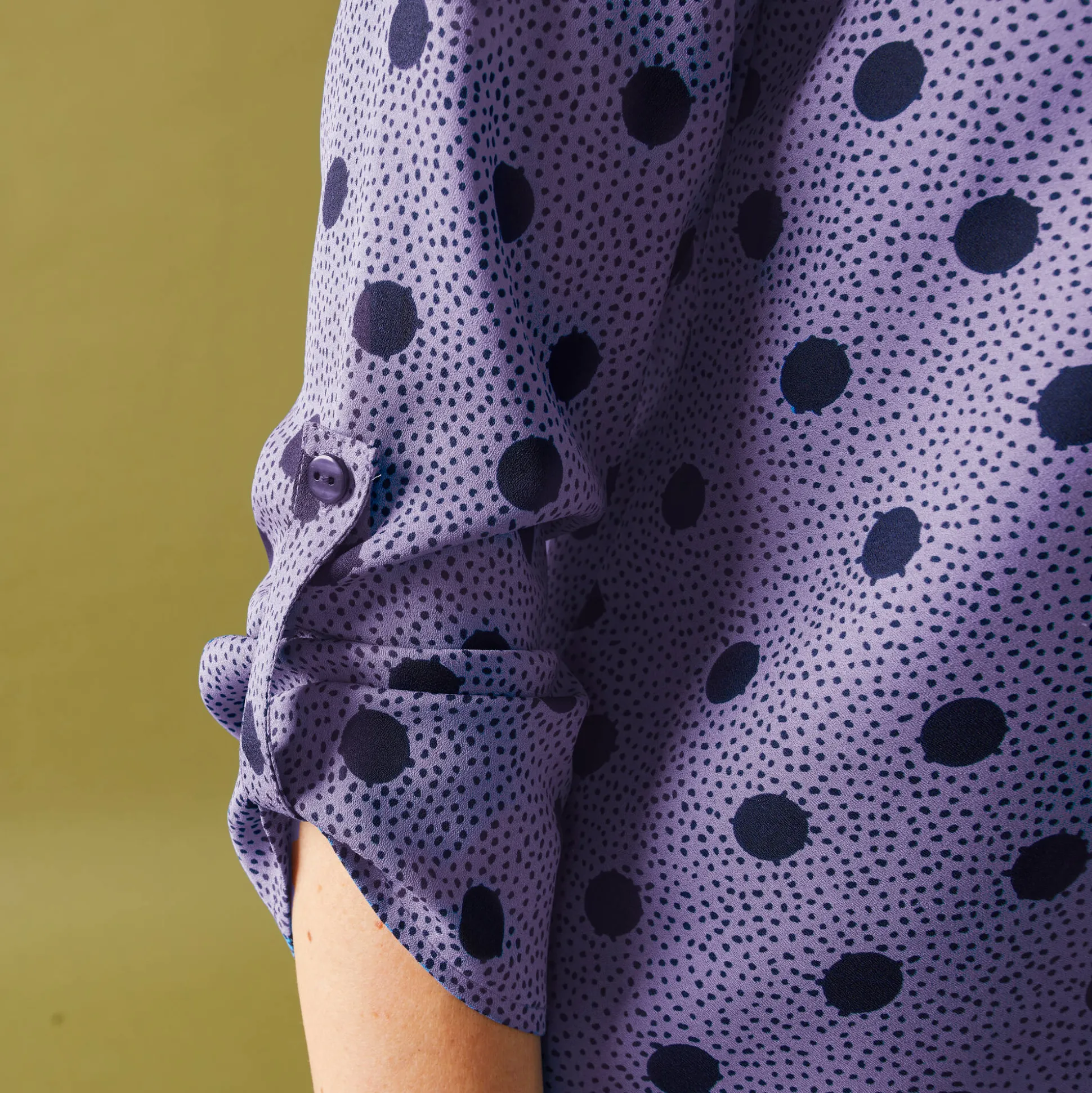 Bloes met stippenprint en Tunesische hals, crêpe