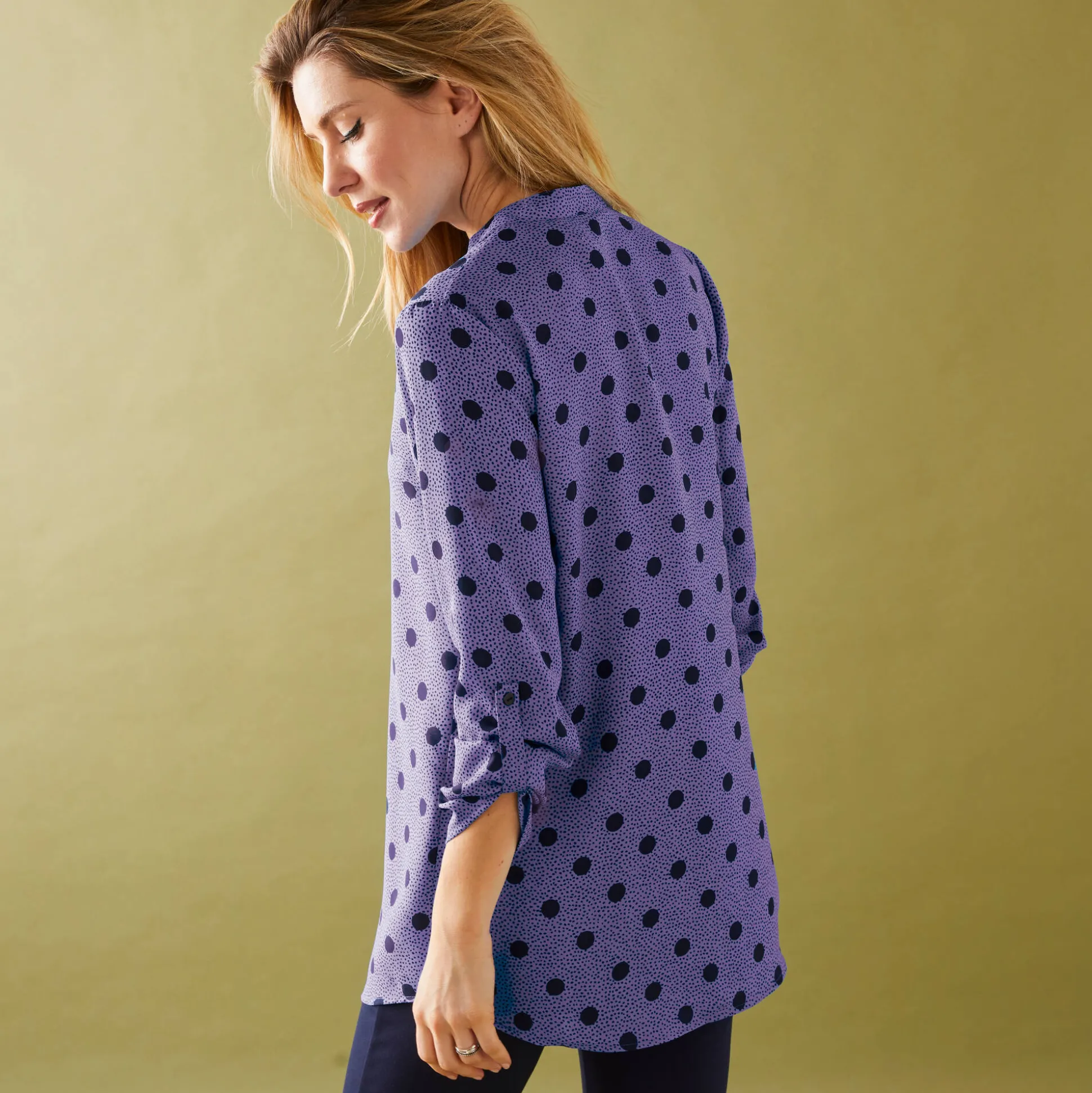 Bloes met stippenprint en Tunesische hals, crêpe