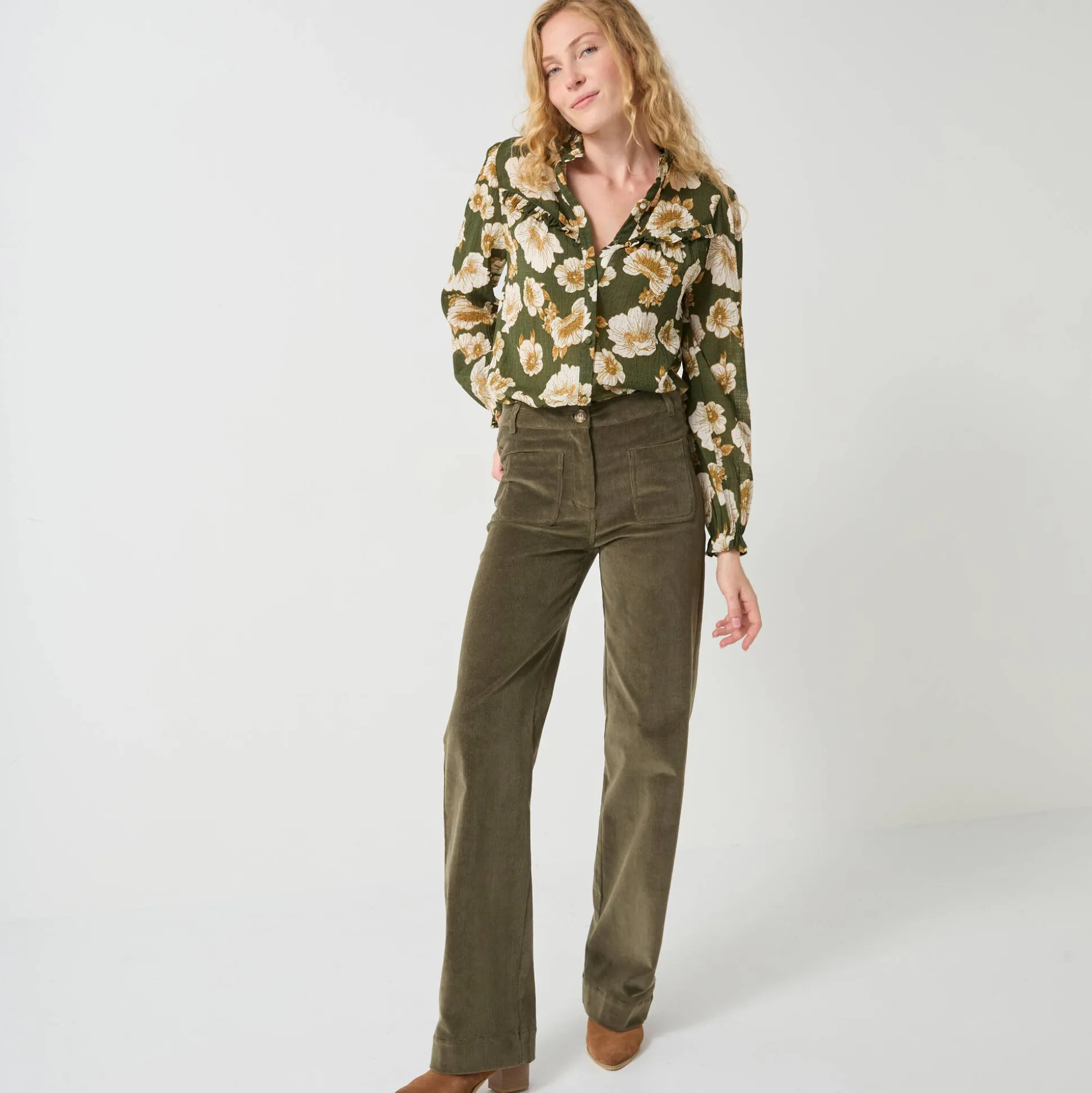 Bloes met strookjes en bloemenprint, crepon