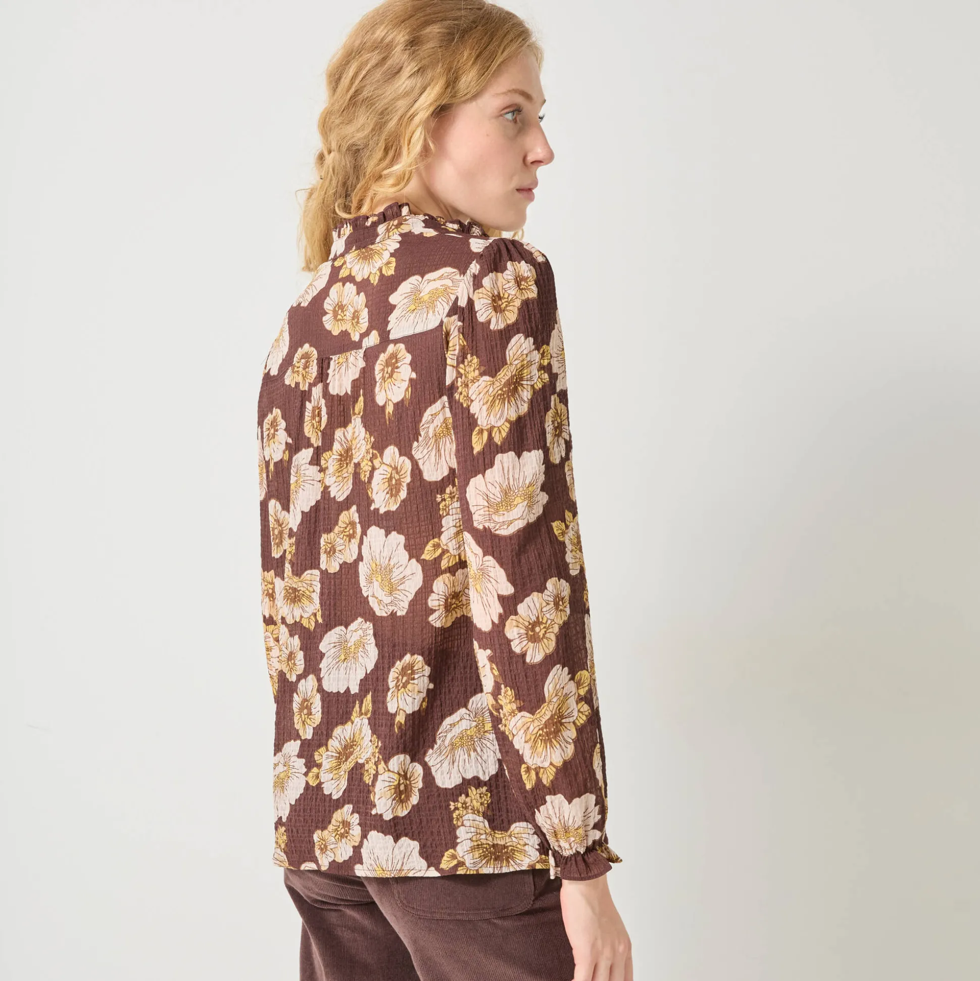 Bloes met strookjes en bloemenprint, crepon