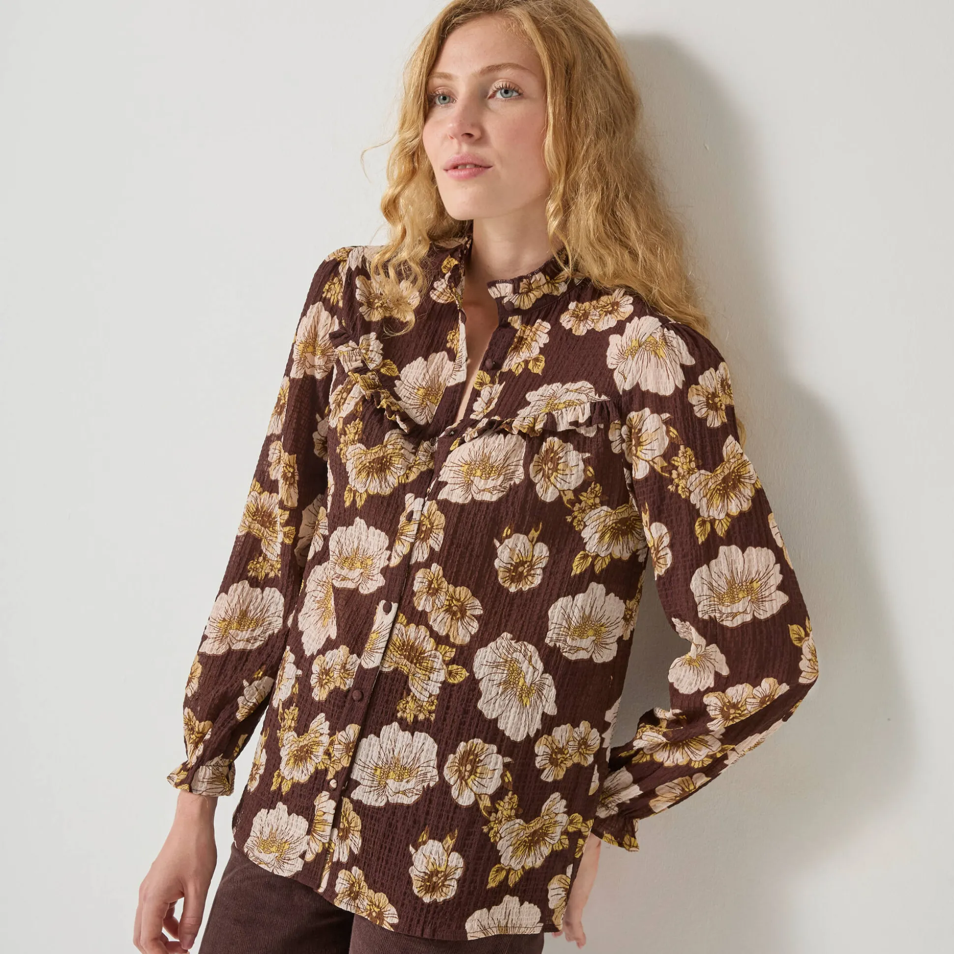Bloes met strookjes en bloemenprint, crepon