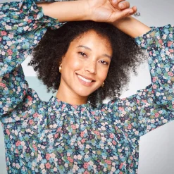 Bloes met Victoriaanse kraag, voile met bloemenprint