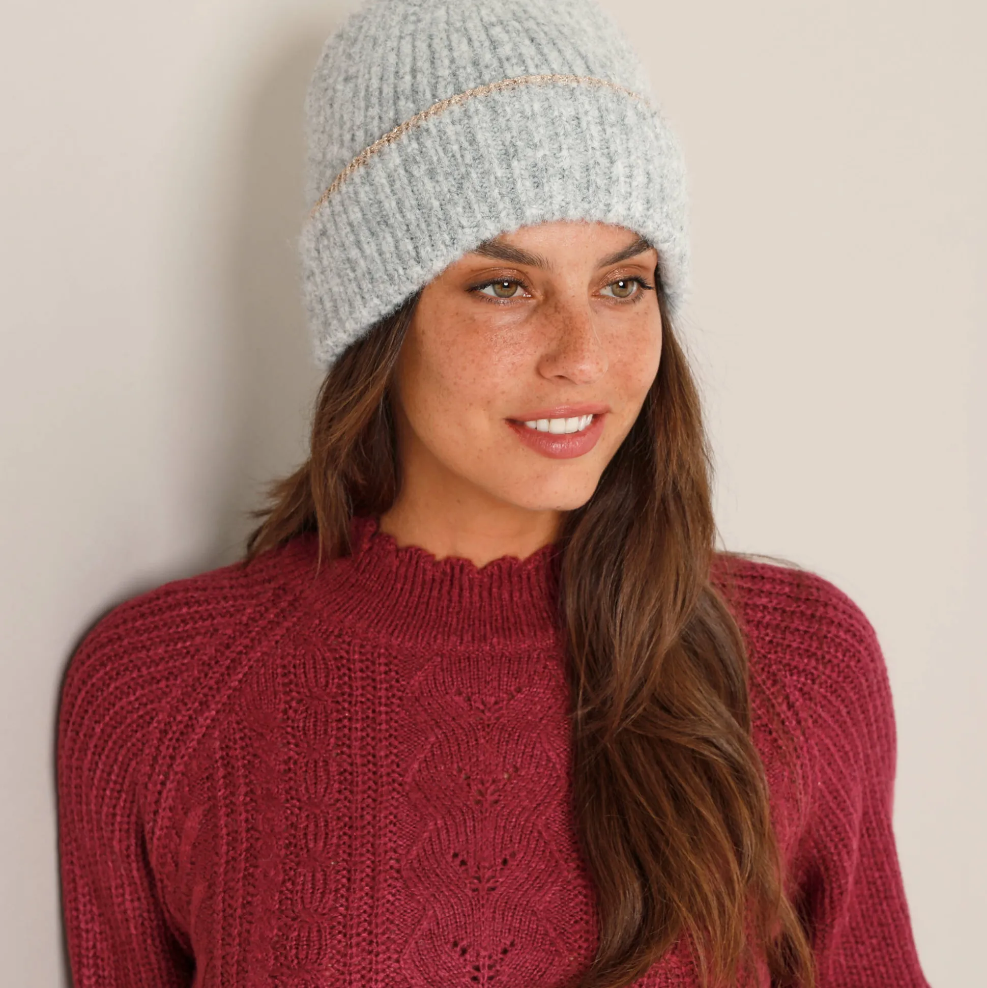 Bonnet détails brillants
