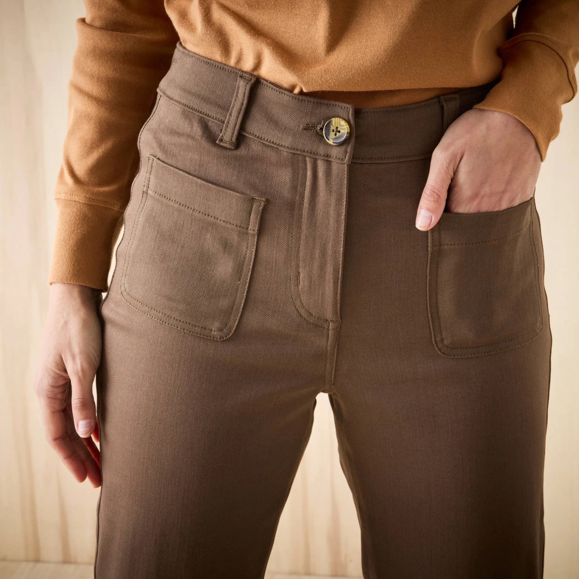Bootcut broek, opgestikte zakken