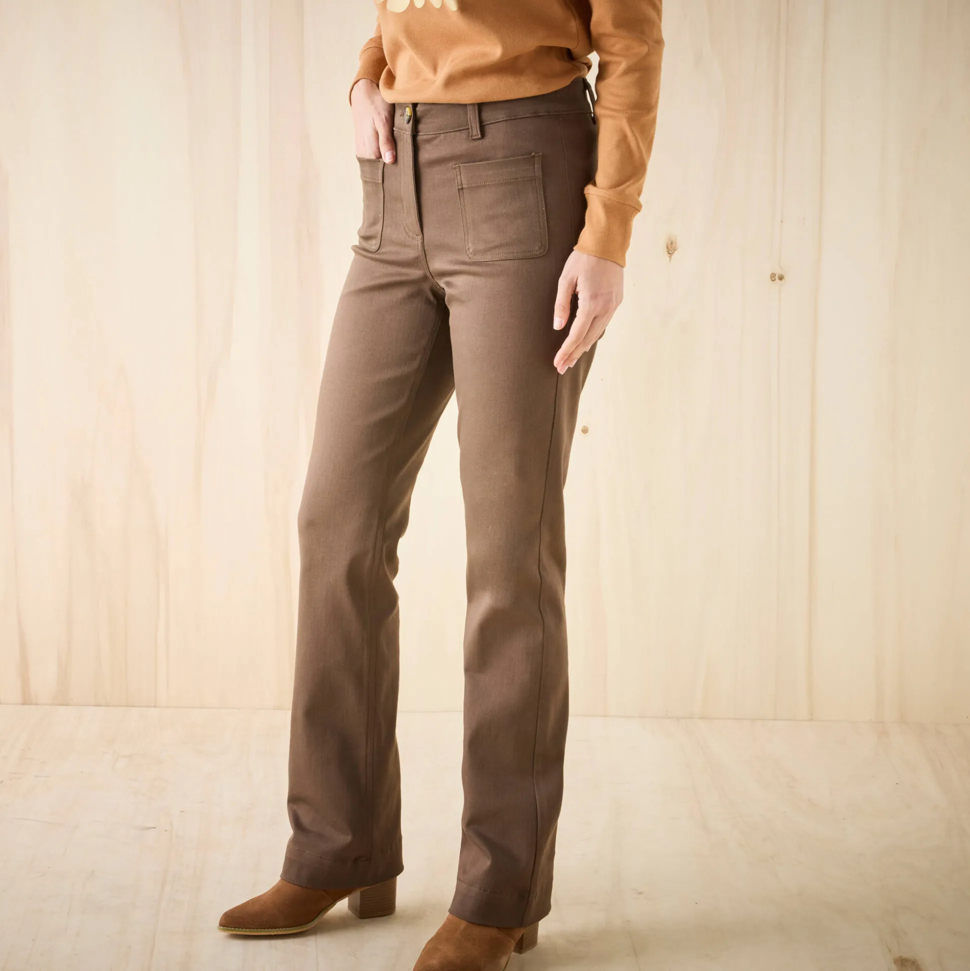 Bootcut broek, opgestikte zakken