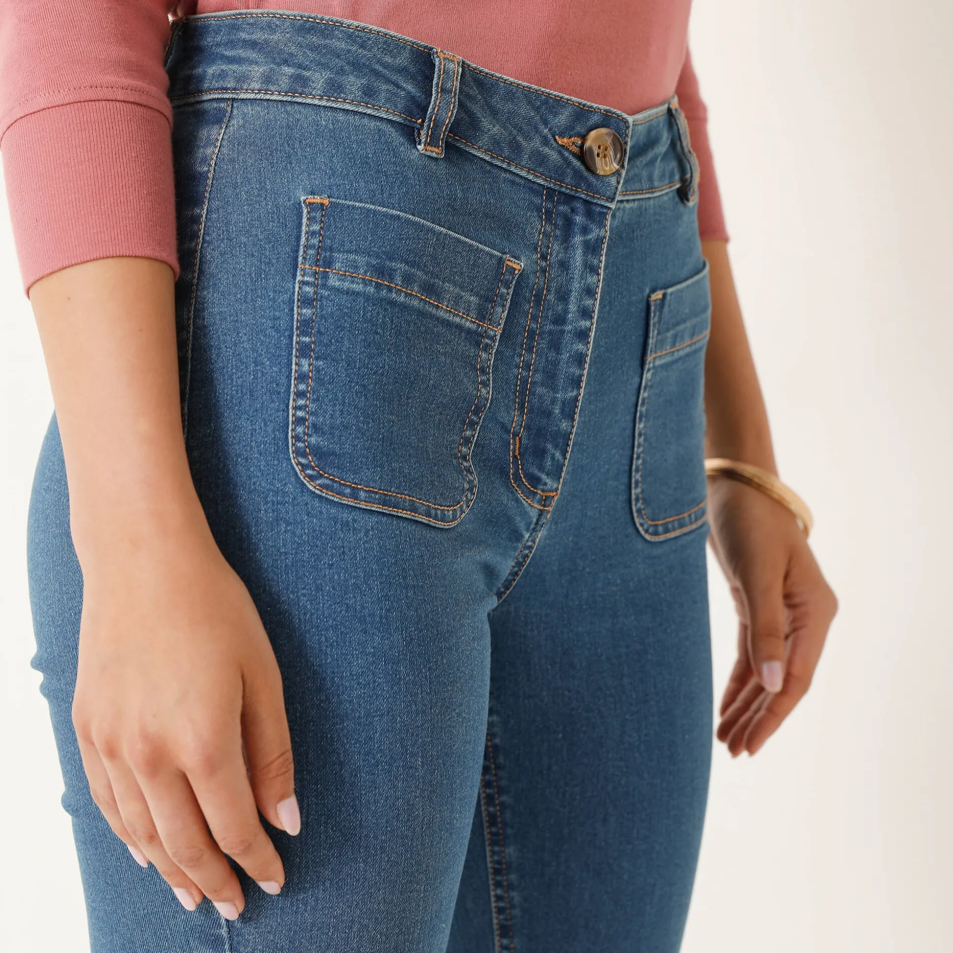 Bootcut jeans, opgestikte zakken