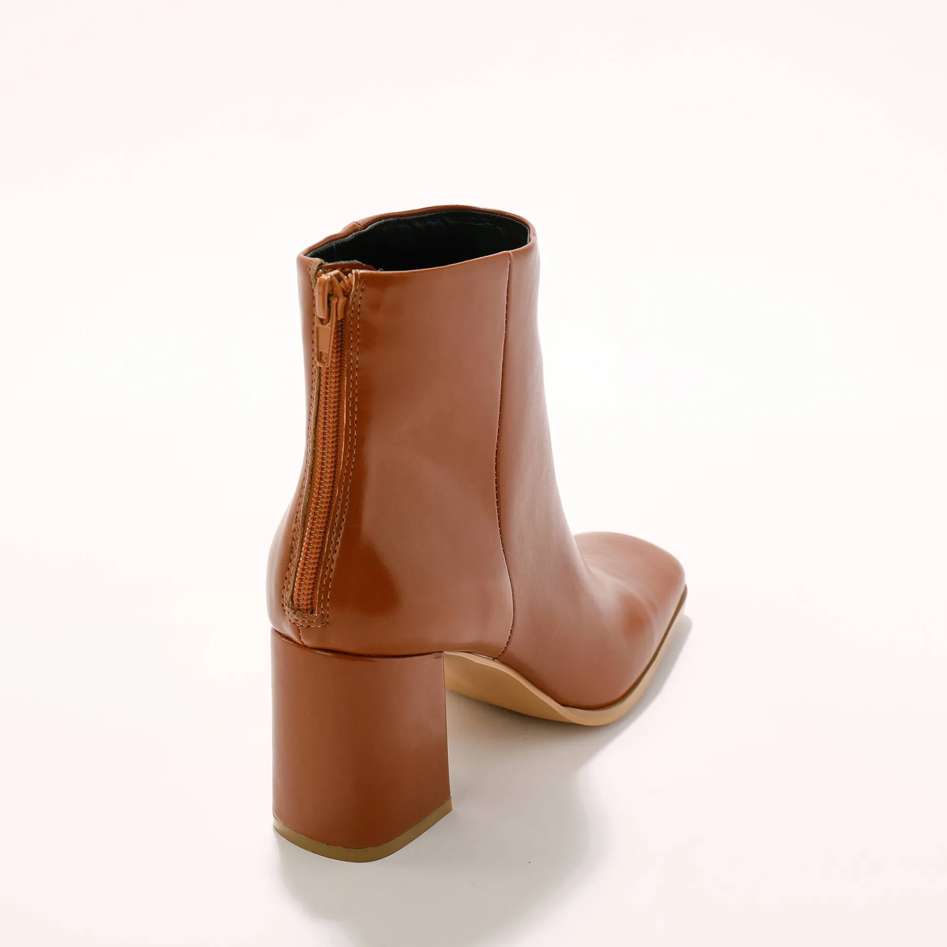 Boots met hak en vierkante neus