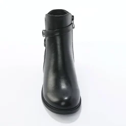 Boots met rits, riempjes en fantasiegespen