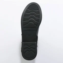 Boots met rits, riempjes en fantasiegespen