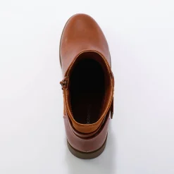 Boots met rits, riempjes en fantasiegespen