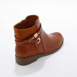 Boots met rits, riempjes en fantasiegespen