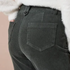 Broek in ribvelours met recht model