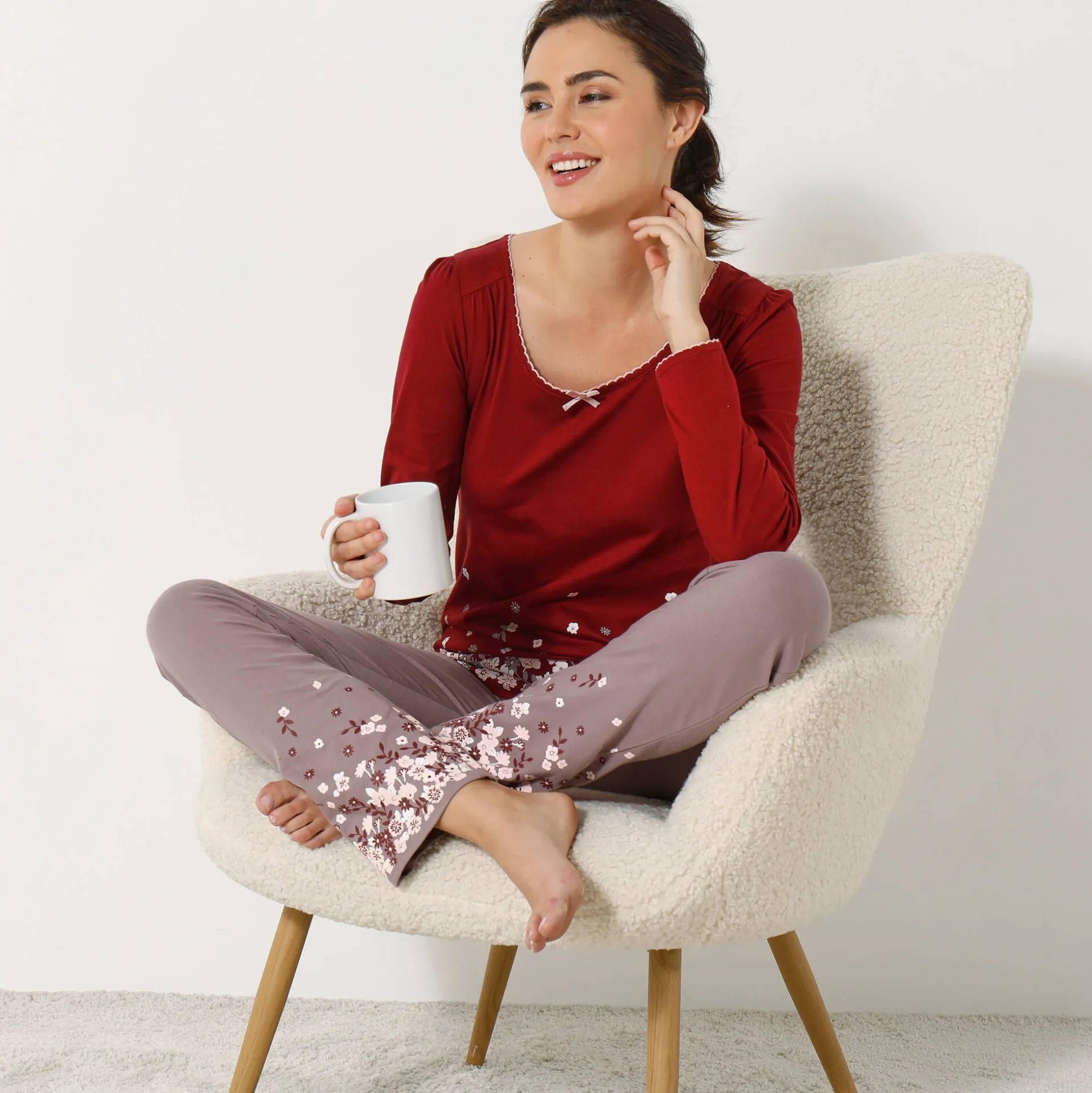 Broek met bloemenprint onderaan - katoenjersey