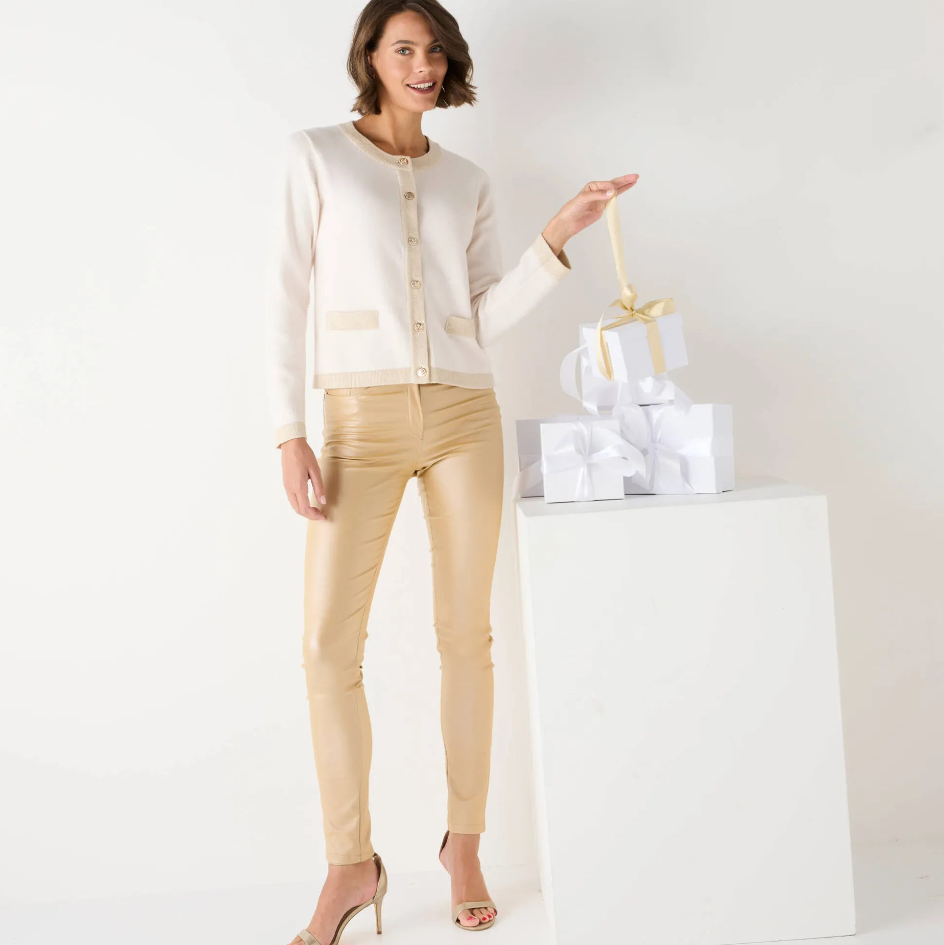 Cardigan met goudkleurige knopen, glanzende details