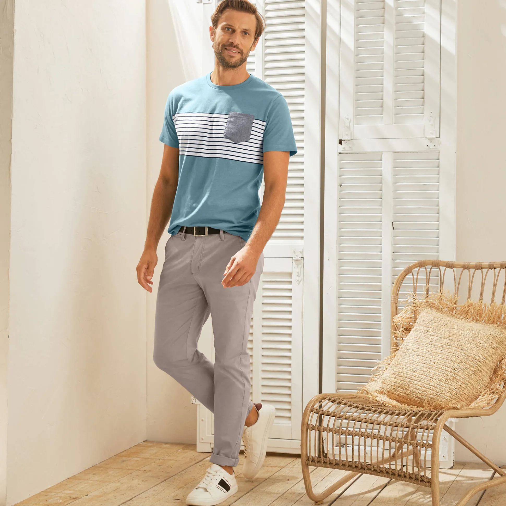Chino broek, afgerond onder de buik