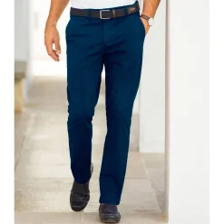 Chino broek, afgerond onder de buik