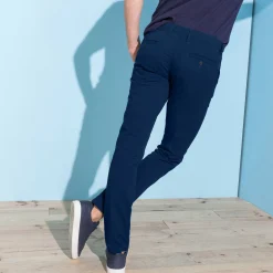 Chino broek, afgerond onder de buik