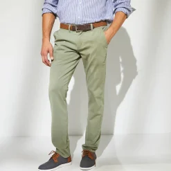Chino broek, afgerond onder de buik