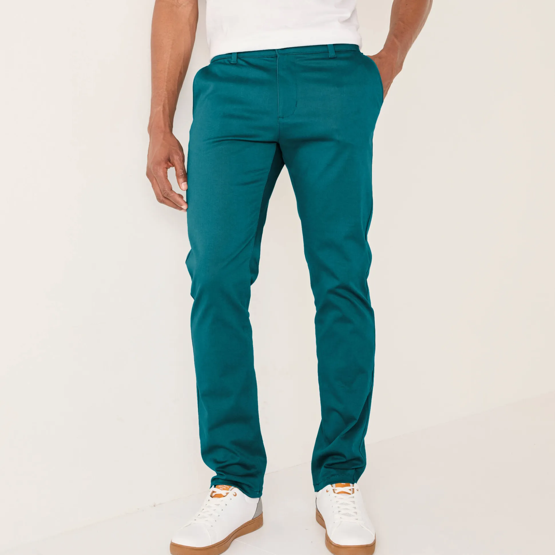 Chino broek met elastische tailleband opzij