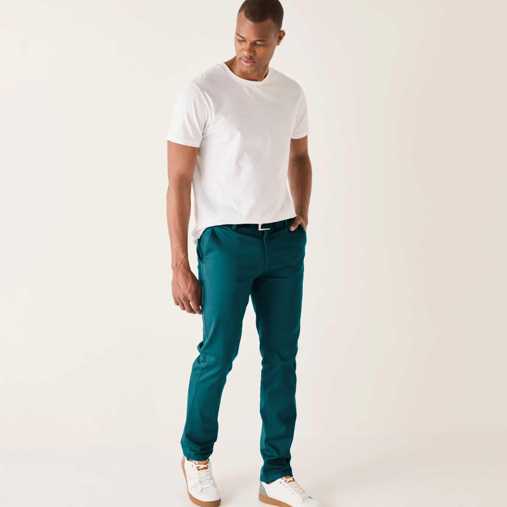 Chino broek met elastische tailleband opzij
