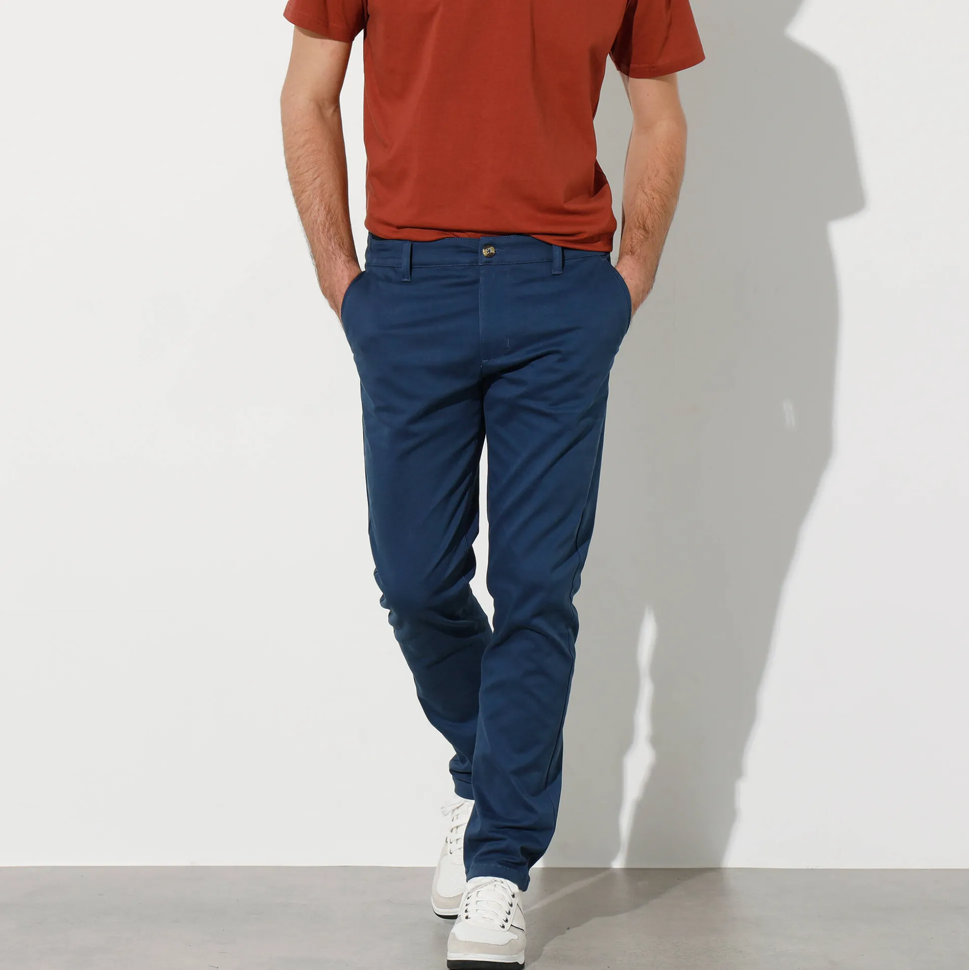 Chino broek met elastische tailleband opzij