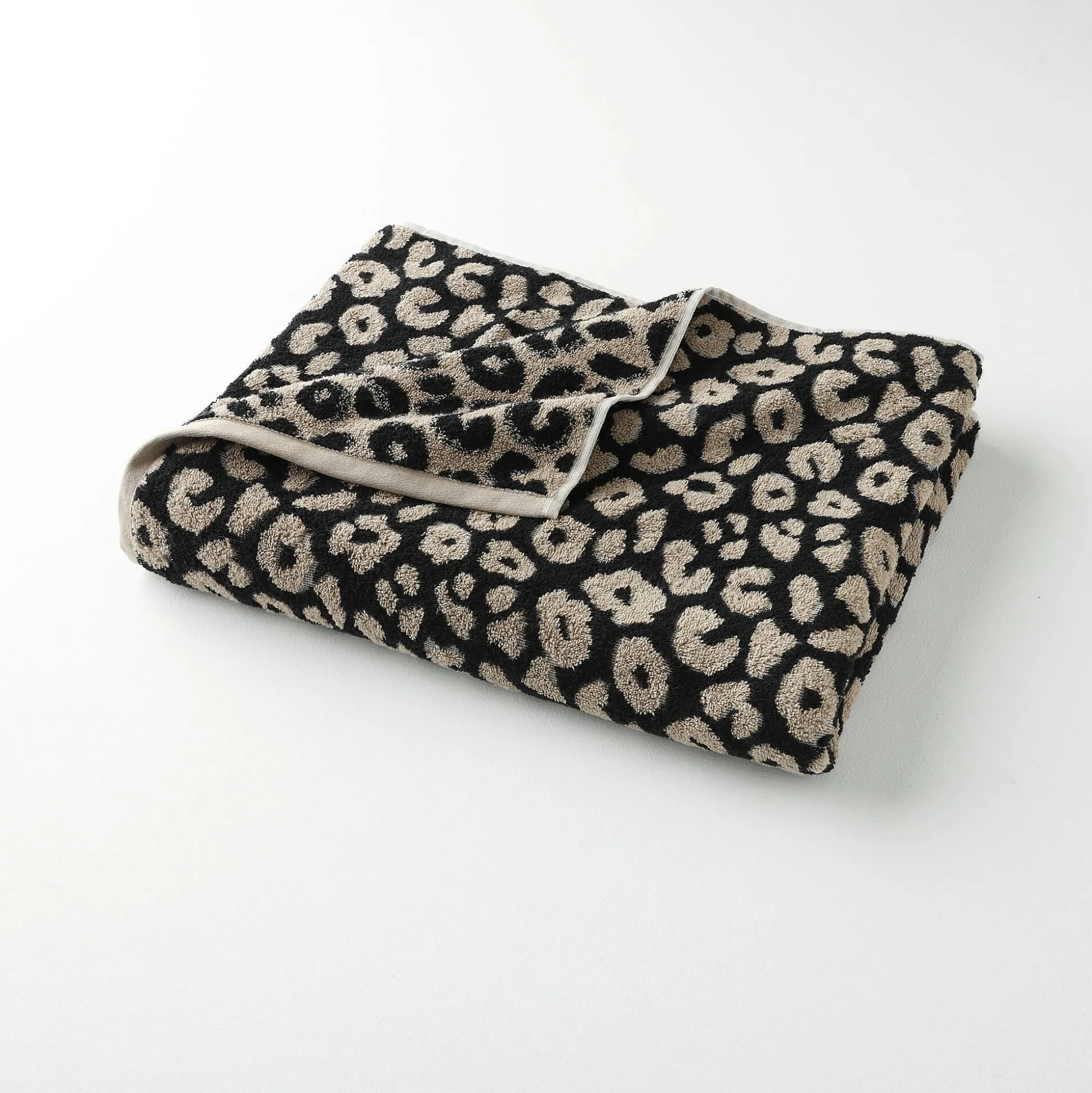 Collectie handdoeken in jacquard met luipaardhuidmotief 450 g/m2