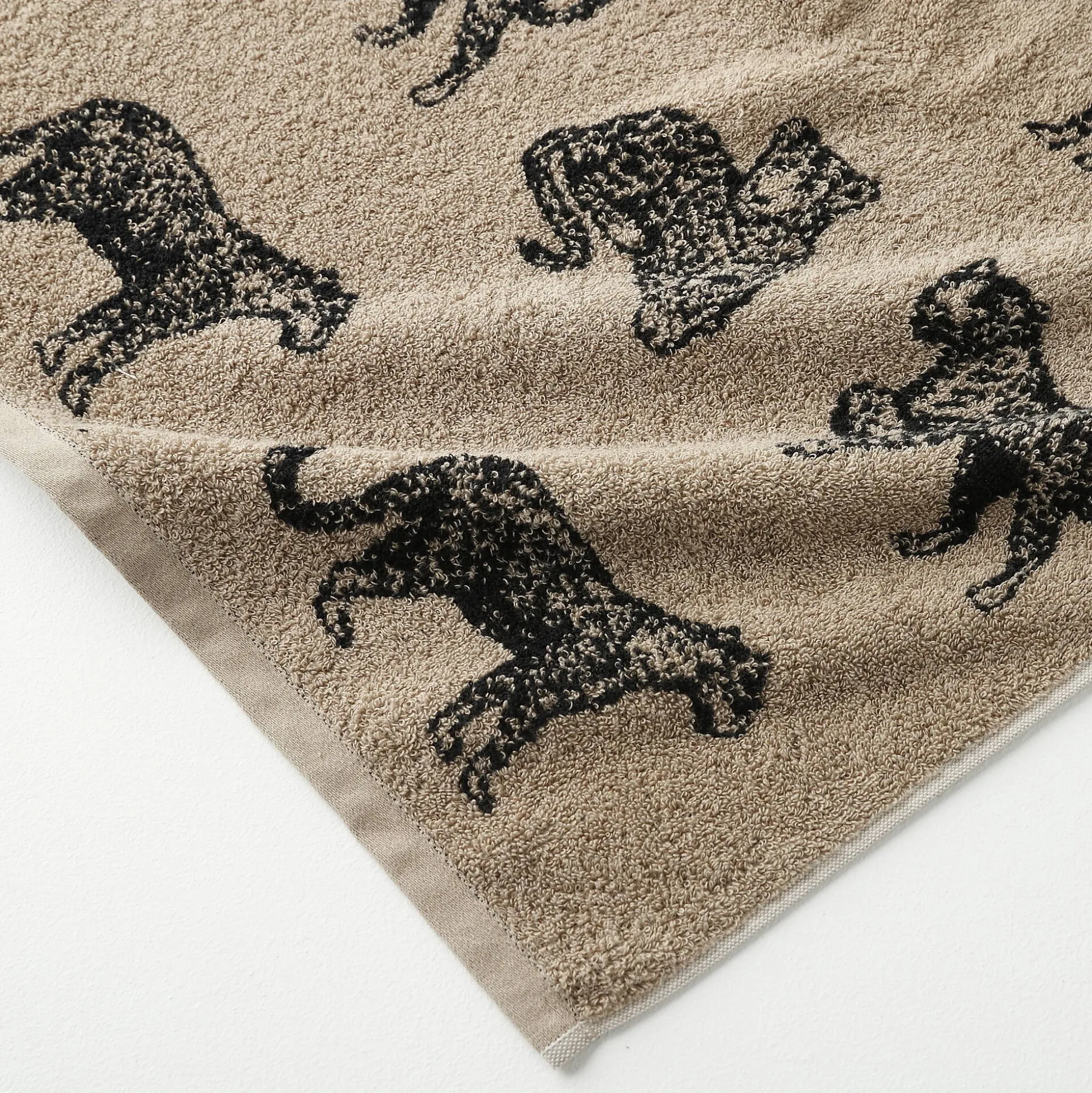Collectie handdoeken in jacquard met luipaardmotief 450 g/m2