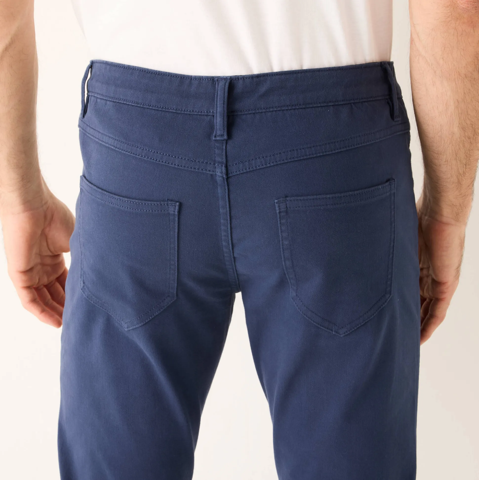 Comfortabele broek met 5 zakken en elastische tailleband, in gabardine - L30