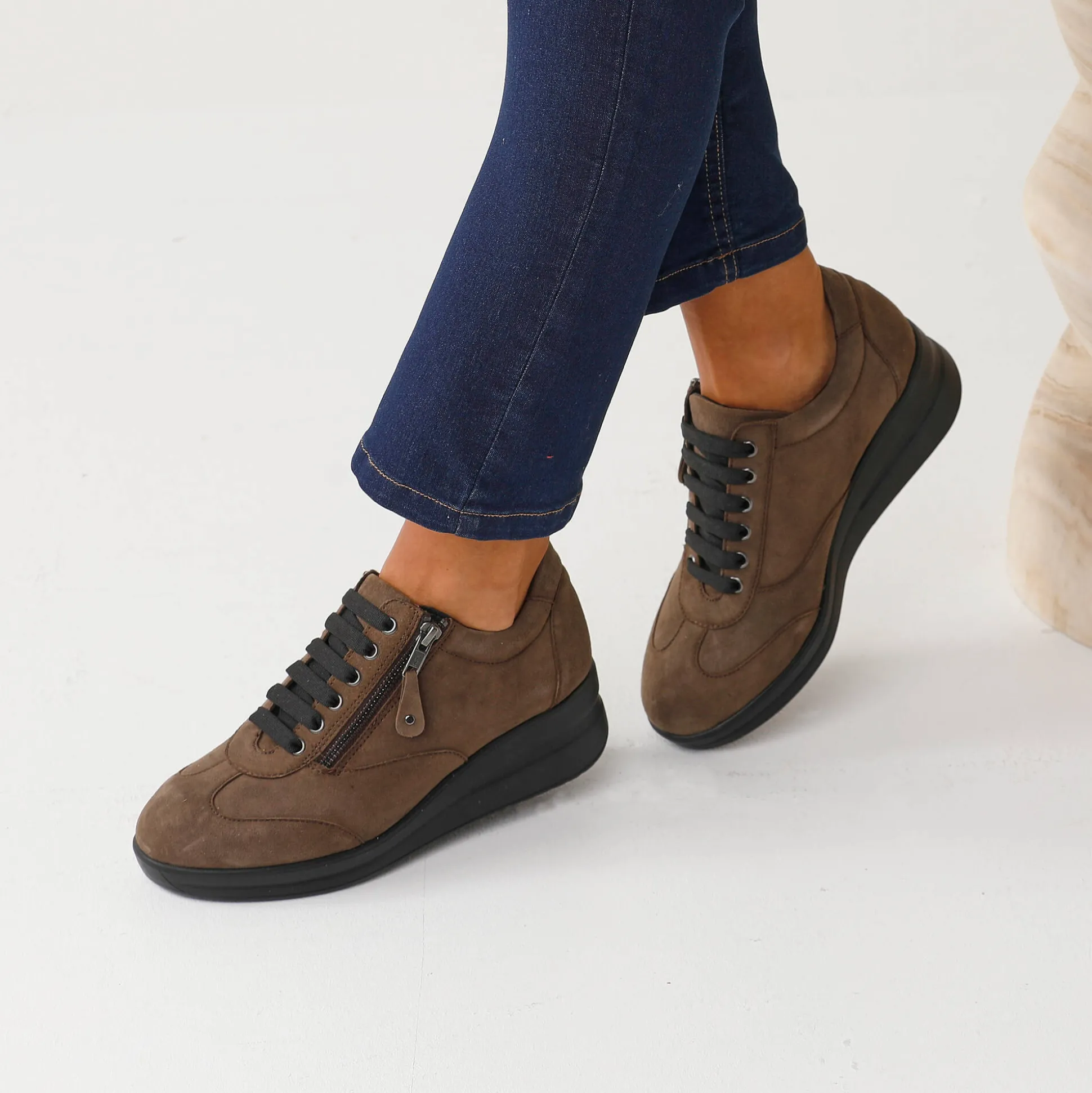 Comfortabele leren sneakers met sleehak, LWG gecertificeerd